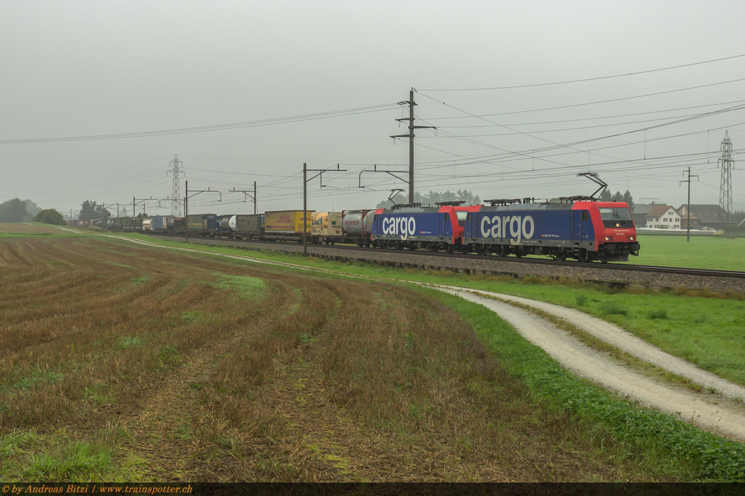 484 013 und 484 007 mit Hupac UKV-Zug