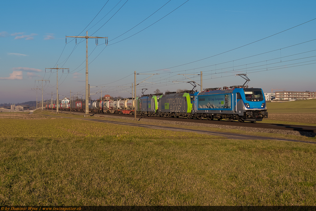 In letzter Zeit verkehrte die Bern Lötschberg Simplonbahn (BLS) immer wieder mit ihrer Lastmile TRAXX 187 002 zu Testzwecken vor diversen Güterzügen. Am Freitag, 31. Januar 2014 verkehrte sie zusammen mit den beiden 485 005 und 486 506 am Shuttlewise UKV-Zug auf der Relation Rotterdam – Mortara