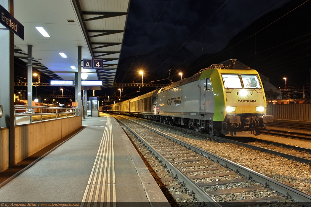 Die 185 550 zog in der Nacht vom Sonntag, 19. Januar 2014 den ScandFibre WLV-Zug der Relation Modena – Dortmund von Erstfeld nach Dortmund.