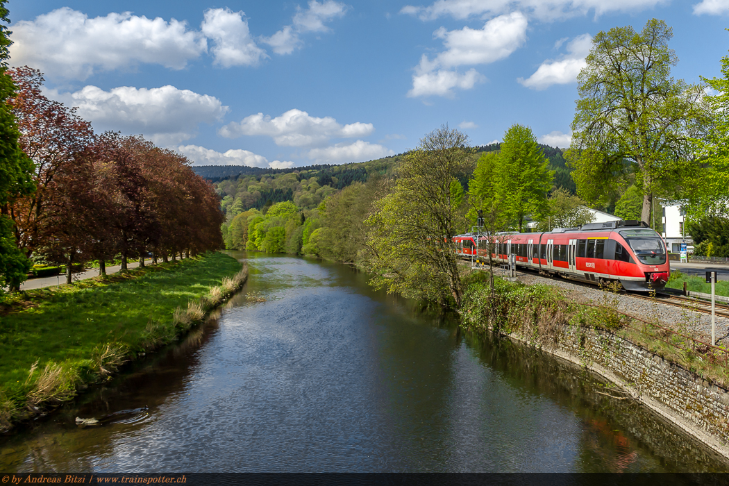 Mit der Regionalbahn der Deutschen Bahn durchs Bergische Land. Mit den beiden 644 551 und 644 047 als RB 11541 am 20. April 2014 von Meinerzhagen nach Köln Hansaring.