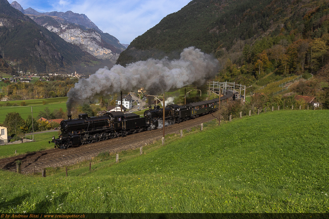 Die beiden Elefanten 2978 der SBB Historic und 2969 der Eurovapor zogen am Samstag, 21. Oktober 2017 seit Jahren wieder gemeinsam einen historischen Personenzug den Gotthard hinauf. Am Zugsende befand sich die B 3/4 1367 der SBB Historic. Foto entstand