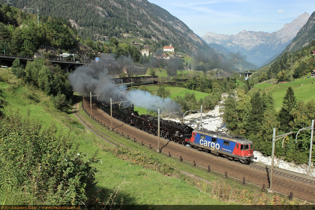 Die SBB Re 420 169 leistet den beiden französischen 241 A 65 und 241 P 17 Vorspann für über den Gotthard