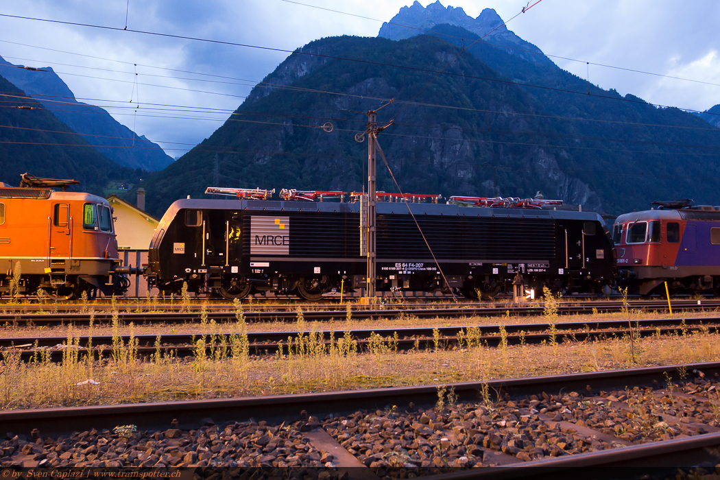 Die MRCE ES 64 F4-207 weilt nun seit Ende August in Erstfeld. Die Lokomotive wurde bereits vor ihrer R1 vom 19.08.2014 in Erstfeld gesichtet. Die ehemalige CTL Logistics war scheinbar in einen Unfall verwicklet.