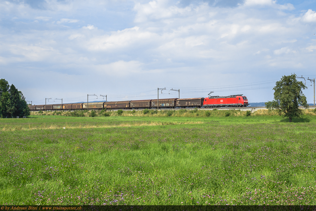 DB Schenker Relation ’’Mannheim Rangierbahnhof – Chiasso Smistamento’’ am 24. Juli 2014 mit der 185 129, welche zur Zeit im Einsatz für SBB Cargo National verkehrt.