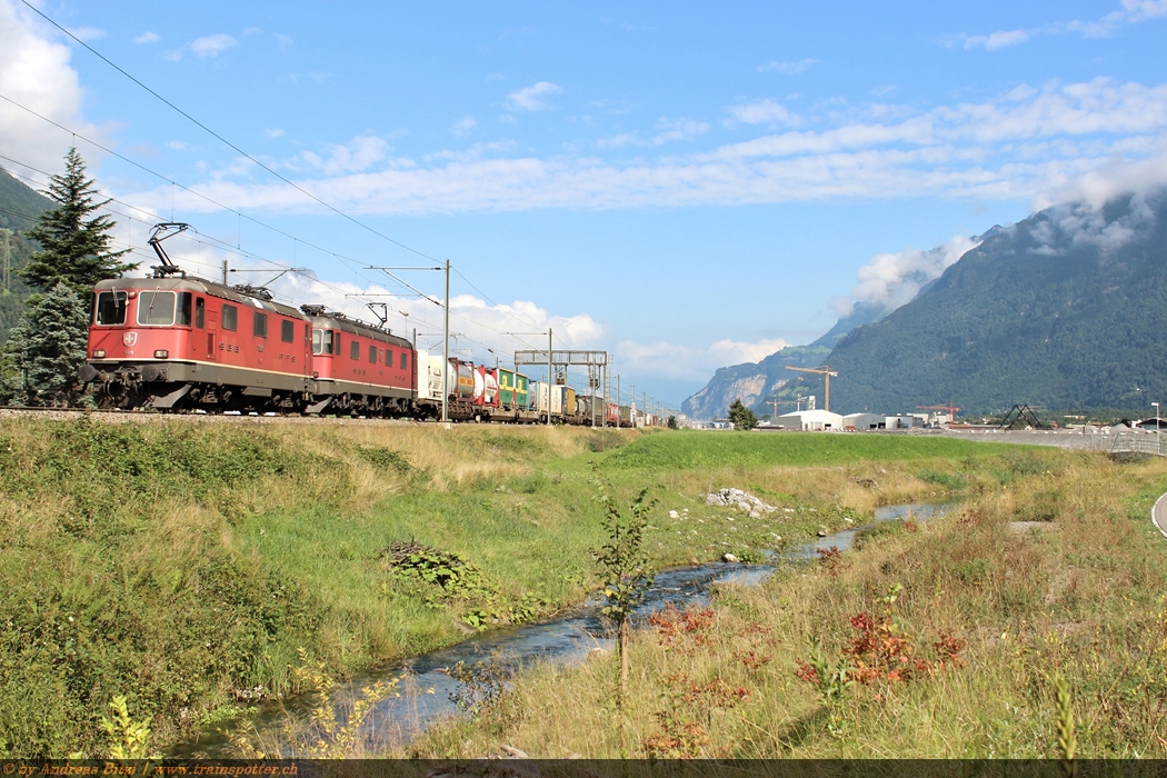 Re 4/4 II 11329, Re 6/6 11627 ’’Luterbach-Attisholz’’