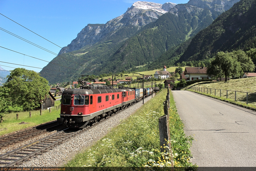 SBB_Re_10_10_Re_6_6_11667_Re_4_4_II_11343_(Re_4_4_II_11163)_1