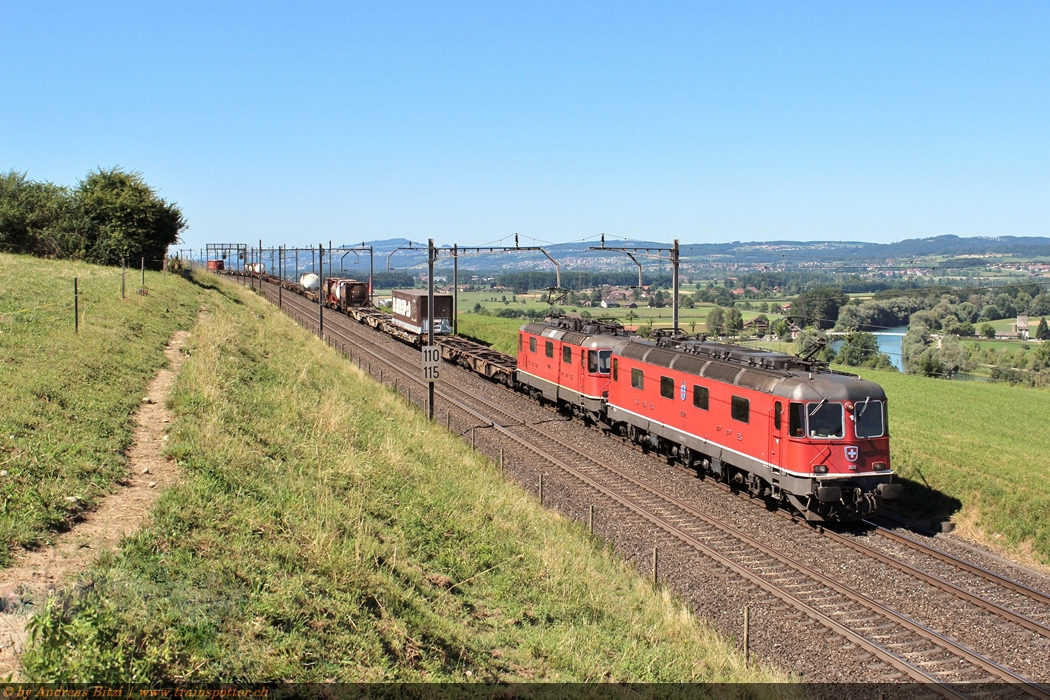 Re 6/6 11672 ’’Balerna’’, Re 4/4 II 11328