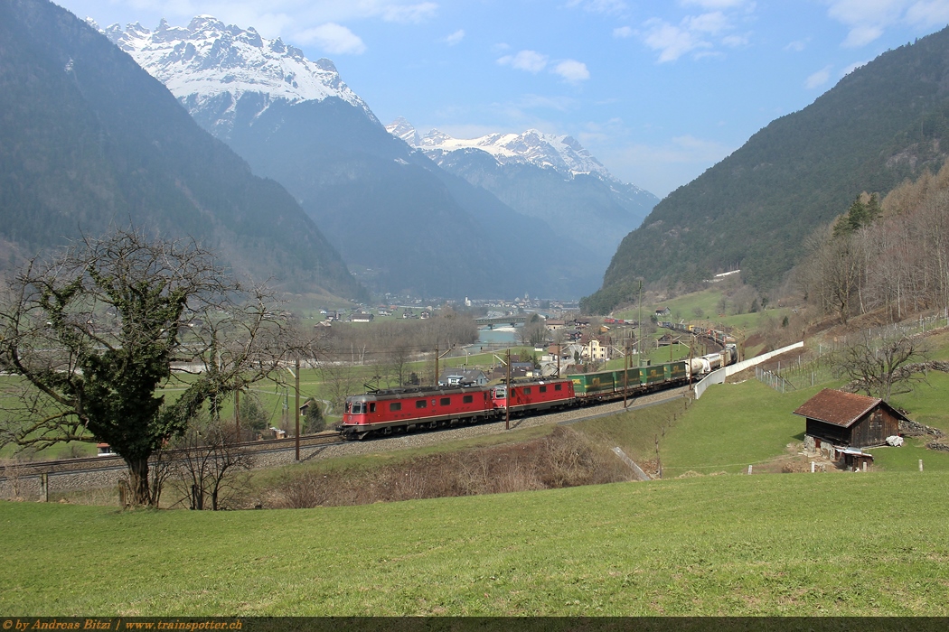 SBB_Re_10_10_Re_6_6_11679_Re_4_4_II_11335_(DB_BR_185_108)_1