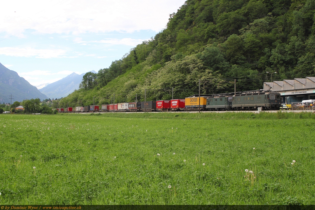 Re 6/6 11663 ’’Eglisau’’, Re 4/4 II 11330
