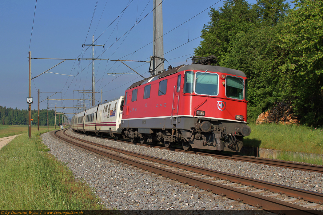 SBB Personenverkehr 11172 mit dem Talgo der Spanischen Staatsbahn Renfe