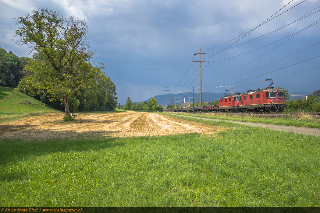 SBB Cargo National 11266 und 11295 mit einem Stahlzug von Muttenz nach Chiasso