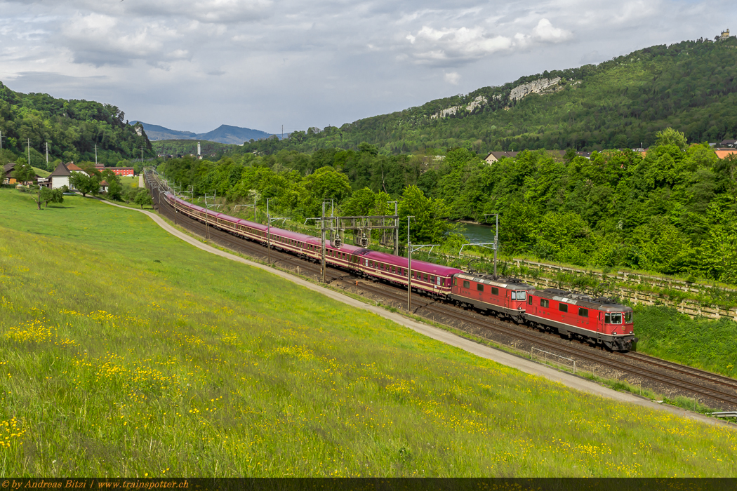 Re 4/4 II 11134, Re 4/4 II 11159 mit Pilgerzug Rorschach – St.Gallen – Wil SG – Winterthur – Dietikon – Lenzburg – Olten – Bern – Lausanne – Genf – Lourdes