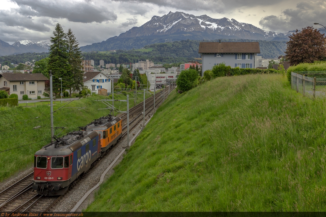 Re 420 169 und Re 4/4 II 11320 als Lokzug von Luzern nach Rothenburg