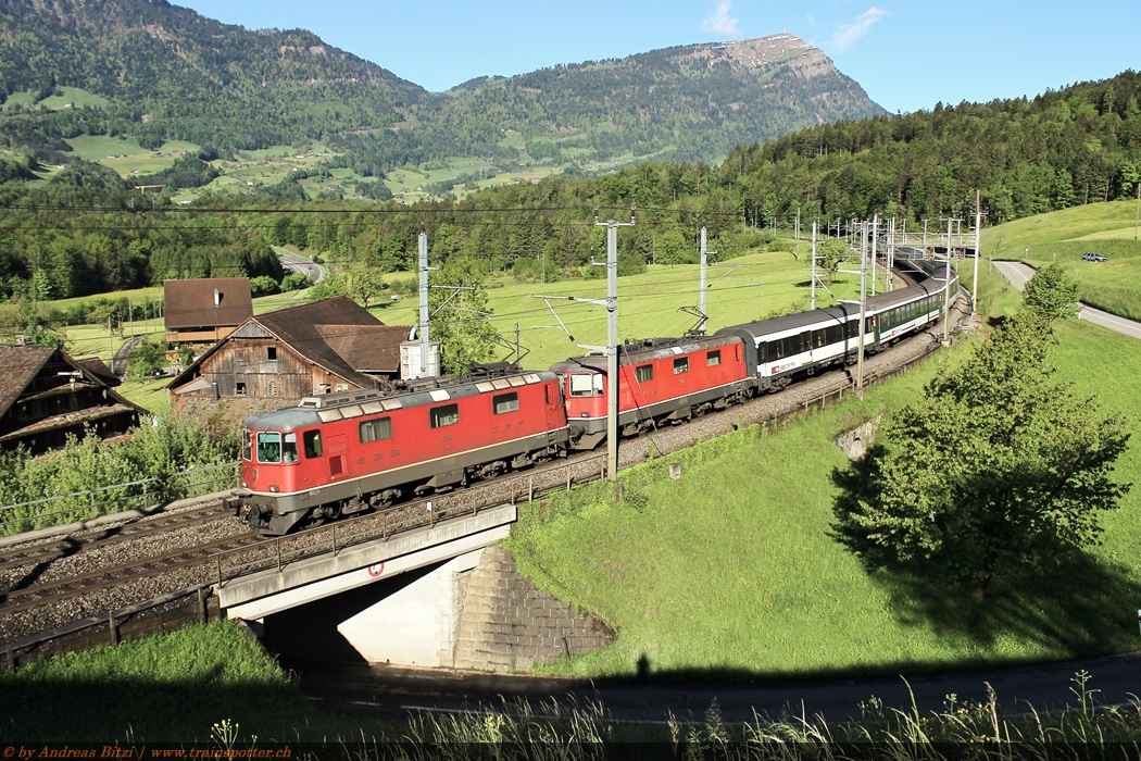 SBB_Re_8_8_Re_4_4_II_11138_Re_4_4_II_11143_1