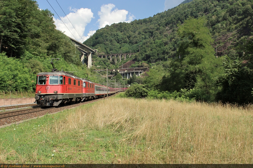 SBB_Re_8_8_Re_4_4_II_11206_Re_4_4_II_11145_3