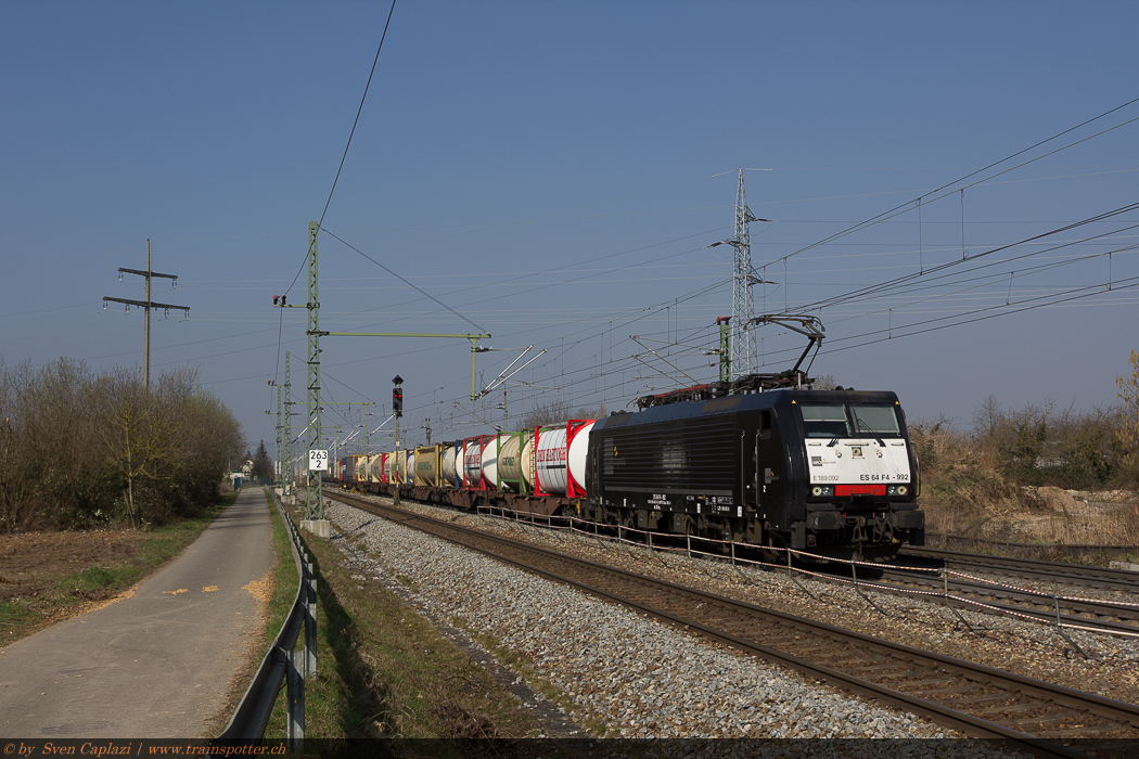 ES 64 F4-992
