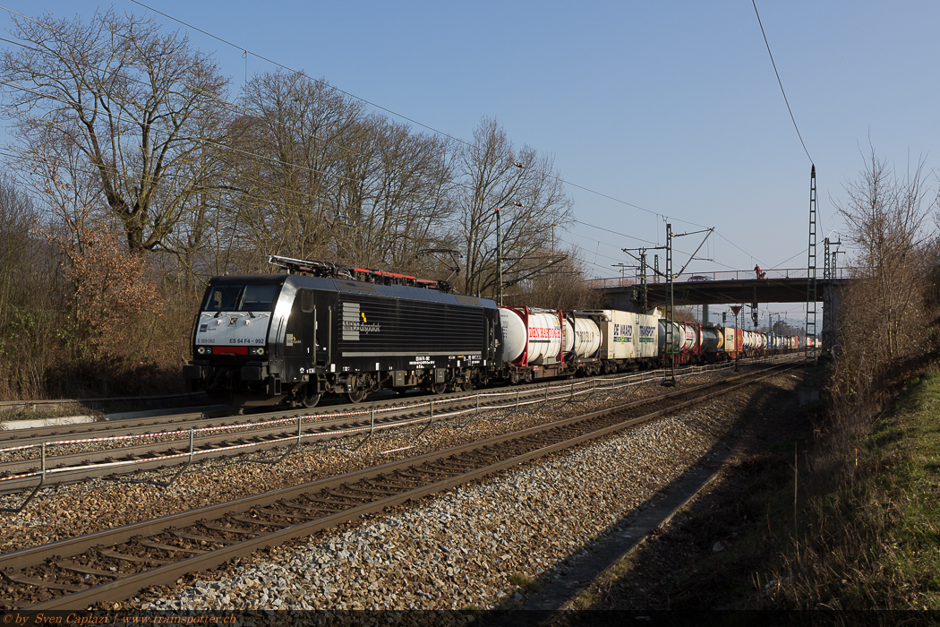 ES 64 F4-992