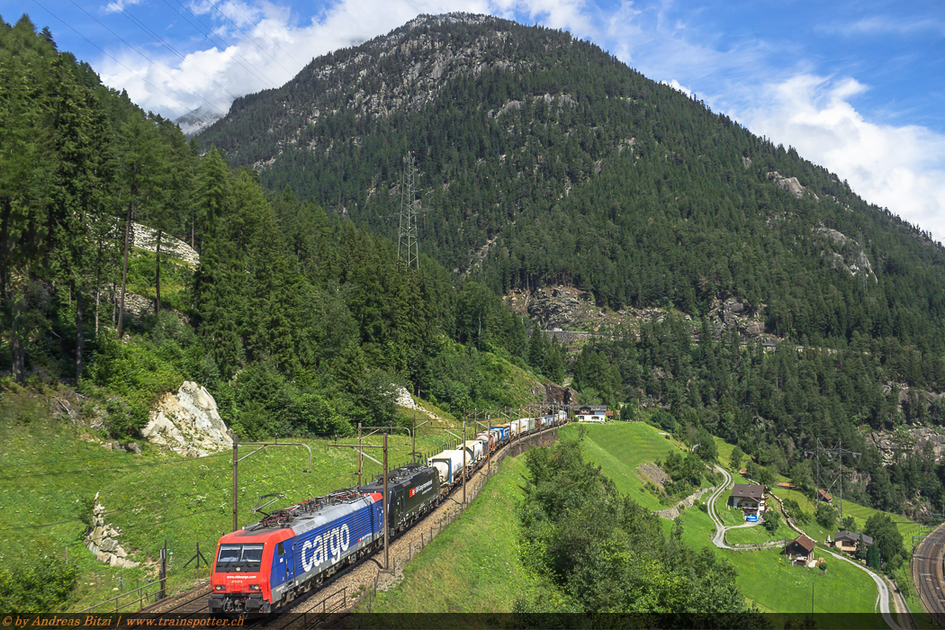 In den frühen Morgenstunden verkehrten die beiden SBB Cargo International Lokomotiven 474 005 und 474 014 mit einem Hupac UKV-Zug von Bellinzona nach Muttenz. In Muttenz fertig rangiert, hätten die beiden zurück nach Bellinzona verkehren sollen. Bei der Zugvorbereitung wurde aber ein Defekt an der 474 005 festgestellt und so musste kurzfristig eine Ersatzmaschine her. Da aber keine anderen Lokomotiven mit der Re 474 gefahren werden können, wurde eine BR 189 der MRCE, welche zur Zeit bei SBB Cargo International verkehrt, zugezogen. Die 474 005 wurde danach ins Depot Basel gebracht und repariert. Tags darauf verkehrte sie alleine an einem Hupac UKV-Zug zurück nach Bellinzona.