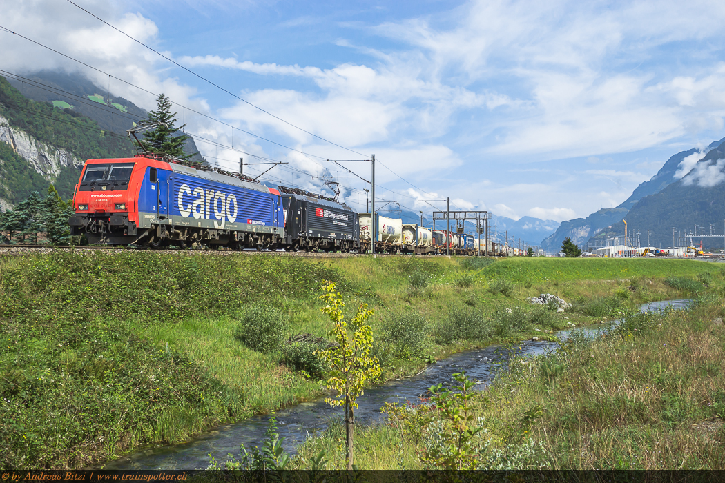 In den frühen Morgenstunden verkehrten die beiden SBB Cargo International Lokomotiven 474 005 und 474 014 mit einem Hupac UKV-Zug von Bellinzona nach Muttenz. In Muttenz fertig rangiert, hätten die beiden zurück nach Bellinzona verkehren sollen. Bei der Zugvorbereitung wurde aber ein Defekt an der 474 005 festgestellt und so musste kurzfristig eine Ersatzmaschine her. Da aber keine anderen Lokomotiven mit der Re 474 gefahren werden können, wurde eine BR 189 der MRCE, welche zur Zeit bei SBB Cargo International verkehrt, zugezogen. Die 474 005 wurde danach ins Depot Basel gebracht und repariert. Tags darauf verkehrte sie alleine an einem Hupac UKV-Zug zurück nach Bellinzona.