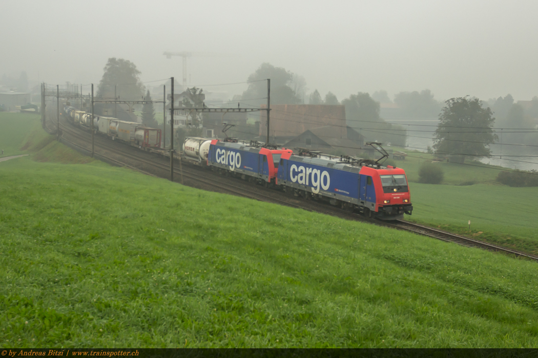 484 006 und 484 003 mit Hupac UKV-Zug