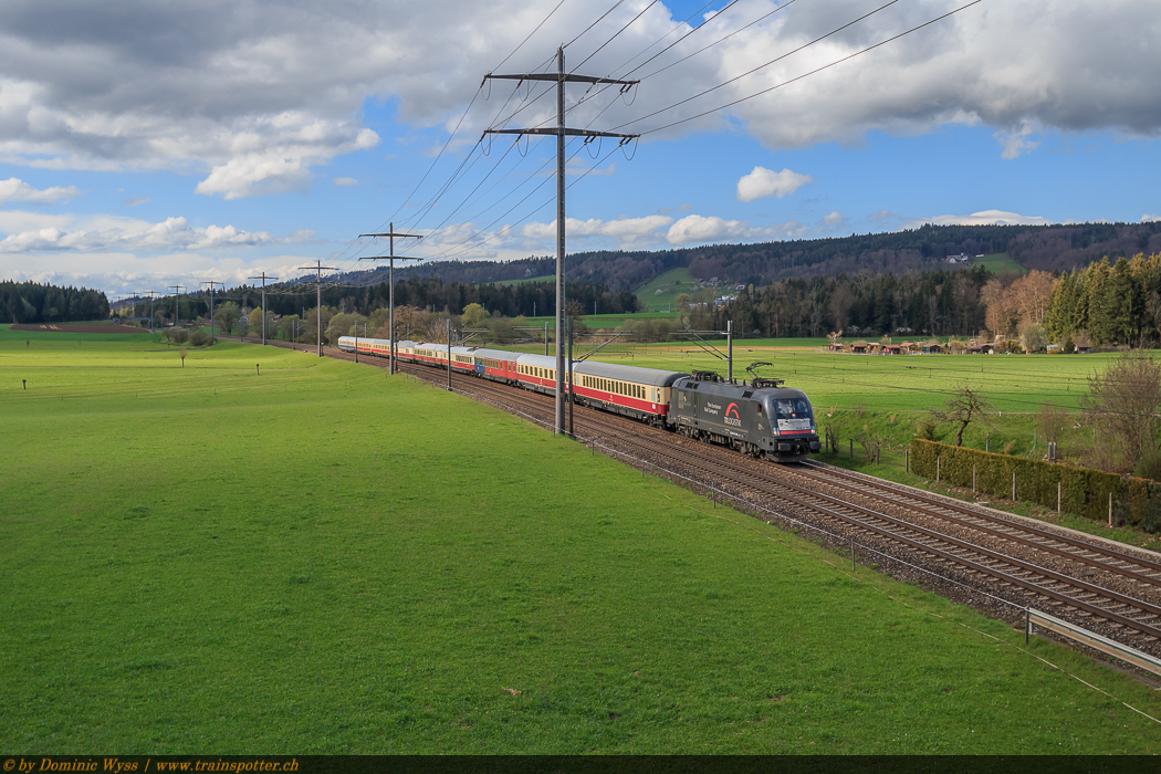 Die von MRCE an TXL vermietete und in der Schweiz unter Trans Rail verkehrende 182 599 zog am 08. April 2014 den Rheingold von Berlin nach Domodossola.