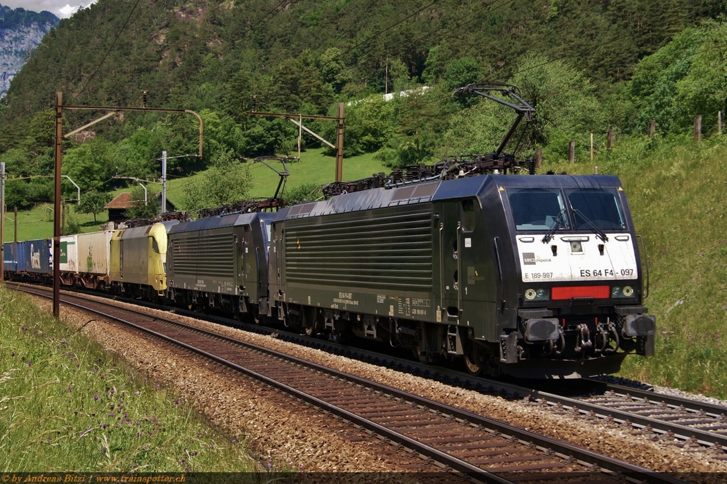 ES 64 F4-097, ES 64 F4-108, ES 64 U2-095 als Wagenlok